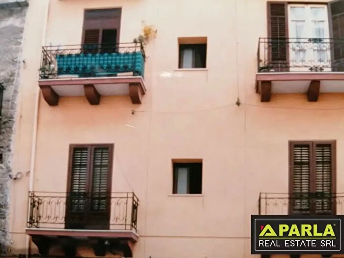 Appartamento trilocale in vendita in Via Malaspina, Palermo