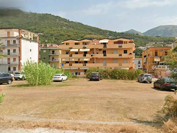 Appartamento trilocale in vendita in Via degli Oleandri Snc, Falconara Albanese