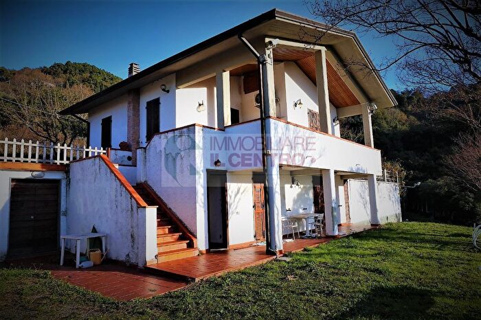 Casa con 7 locali in vendita in Sarzana