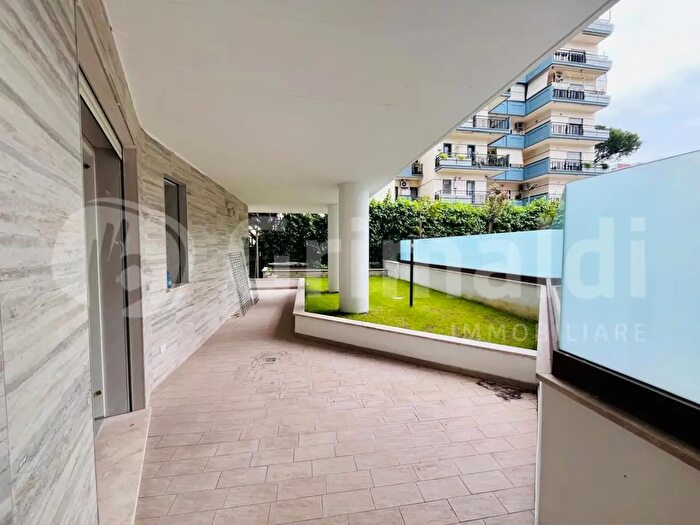 Appartamento bilocale in vendita in Via Mar della Cina, Roma