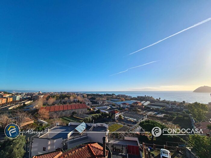 Appartamento quadrilocale in vendita in Via Villaggio Iris, Albenga