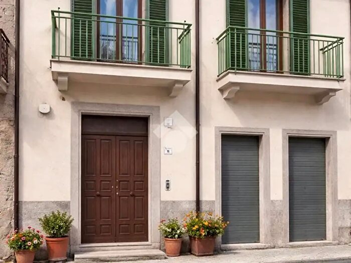 Casa quadrilocale in vendita in Via Paolo Emilio Imbriani, Cervinara