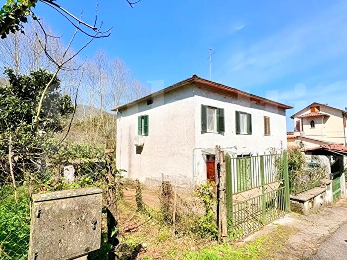 Appartamento bilocale in vendita in Via Madonna del Soccorso, Montelanico