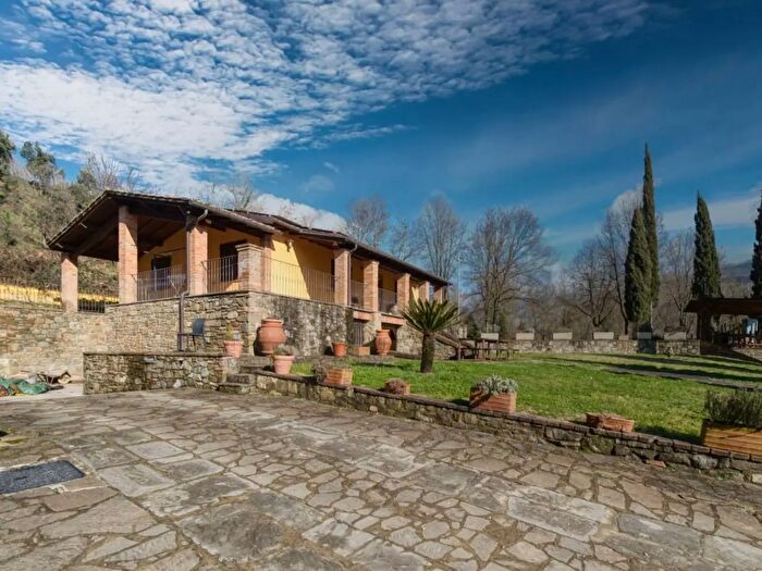 Casa con 7 locali in vendita in Strada Provinciale della Penna, Terranuova Bracciolini