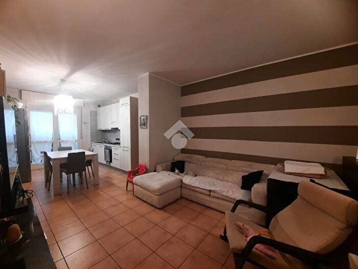 Appartamento trilocale in vendita in Via Francesco Crispi, Romano Di Lombardia