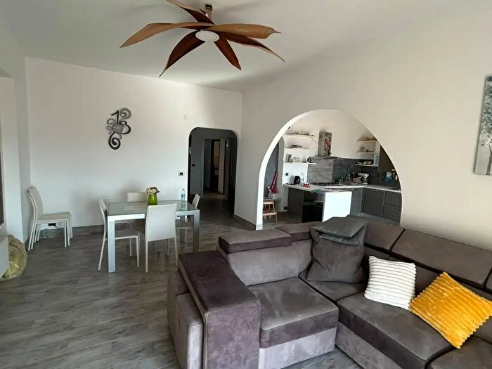 Appartamento con 6 locali in affitto in Via Italia, Favara