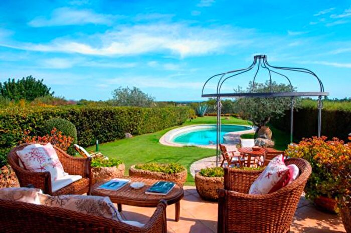 Casa con 6 locali in vendita in Pula