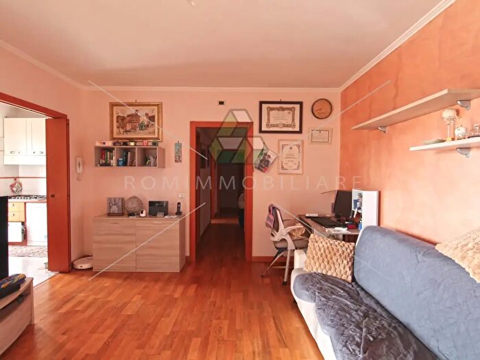 Appartamento trilocale in vendita in Via del Poggio di Acilia, Roma