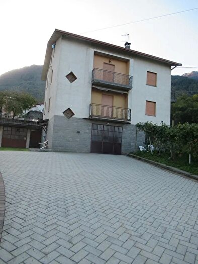 Appartamento con 6 locali in vendita in Teglio