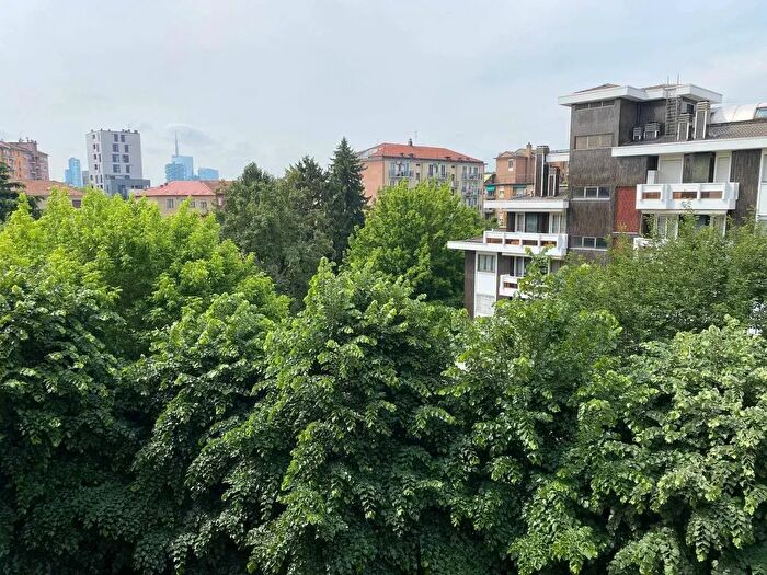 Appartamento quadrilocale in vendita in Via Airolo, Milano