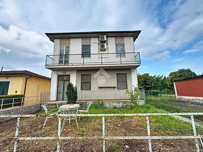 Casa con 5 locali in vendita in Via Livornese, Pisa