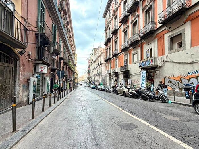 Appartamento quadrilocale in affitto in Via SantAnna dei Lombardi, Centro Storico, Napoli