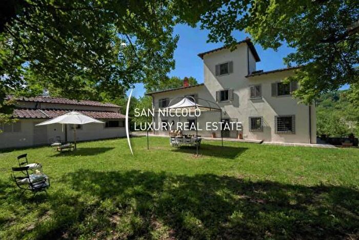 Casa con 6 locali in affitto in Via Dante Alighieri, Reggello