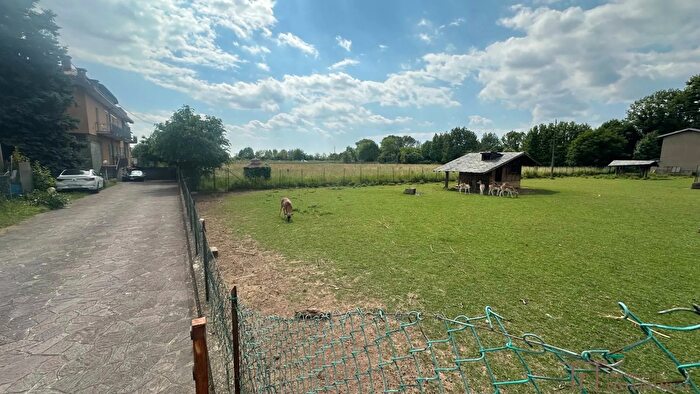 Casa con 11 locali in vendita in Via Papa Giovanni XXIII, Orio Al Serio