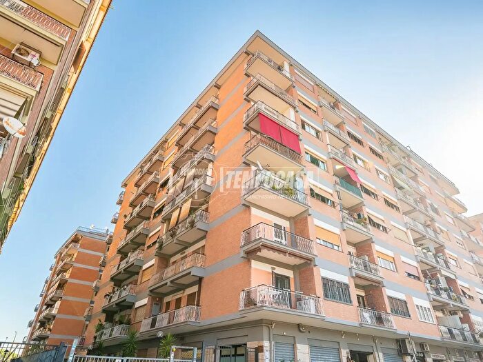 Appartamento trilocale in vendita in Via Vestricio Spurinna, Roma