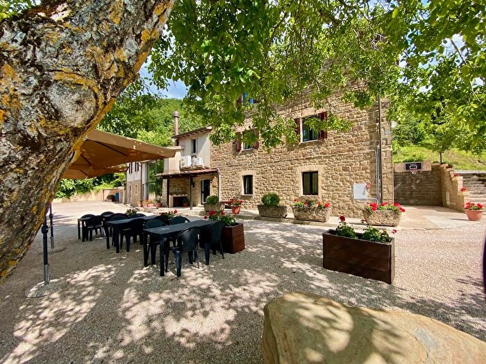 Casa con 20 locali in vendita in Assisi