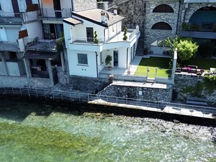 Casa trilocale in vendita in Località Sostra, Lezzeno