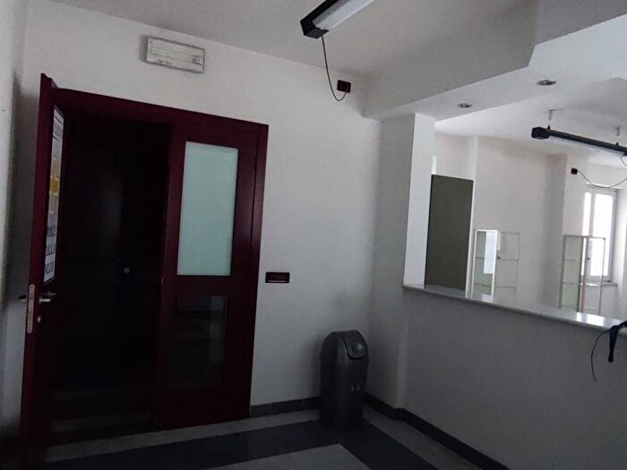 Appartamento con 5 locali in affitto in Piazza Giuseppe Garibaldi, Centro, Massa