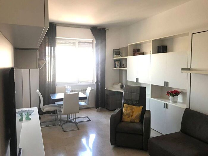 Appartamento bilocale in affitto in Via Mar Nero, Bisceglie, Milano