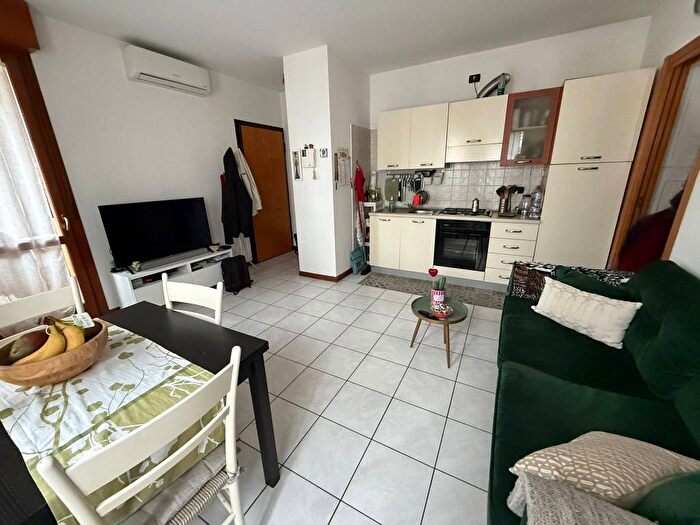 Appartamento bilocale in affitto in Via Italo Svevo, Famagosta, Milano