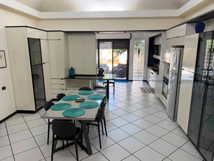 Appartamento trilocale in affitto in Via Novembre, Casale Materdomini, Brindisi