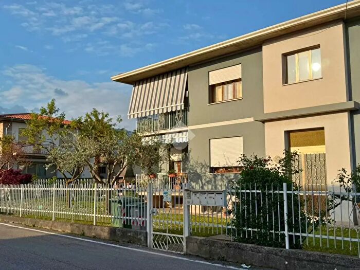 Appartamento trilocale in vendita in Via Asiago, Romano DEzzelino