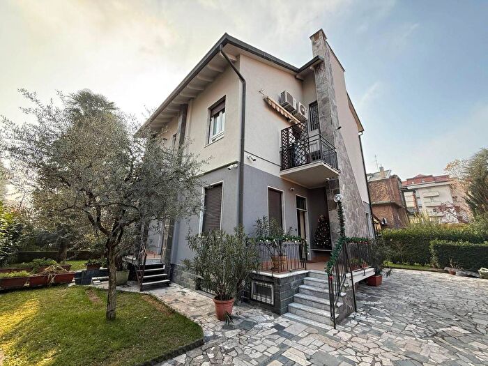 Appartamento trilocale in affitto in Via Venezia Tridentina, Triante, Monza