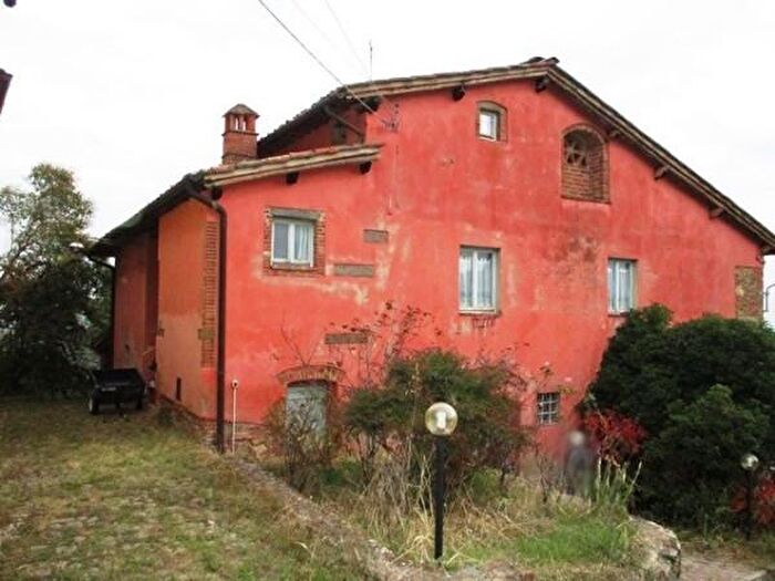 Casa con 6 locali in vendita in Montevarchi