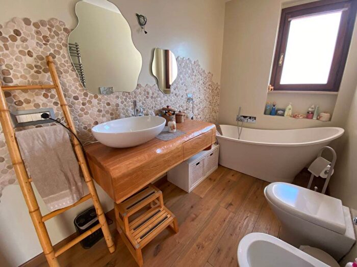 Casa quadrilocale in affitto in Via Giuseppe Garibaldi, Centro, Sabaudia