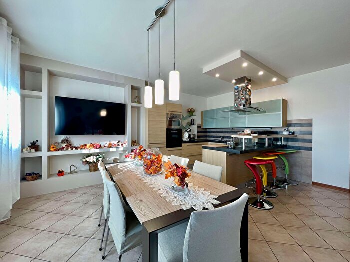 Appartamento trilocale in vendita in Via Papa Luciani, Villafranca Di Verona