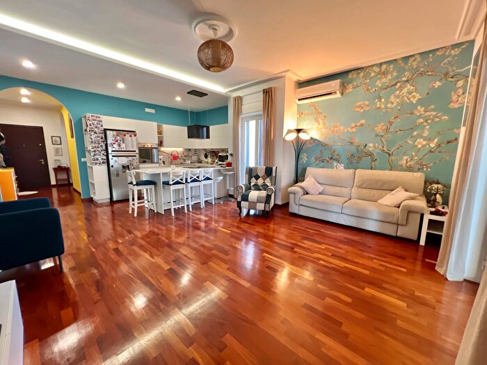 Appartamento con 5 locali in vendita in Via Selinunte, Siracusa