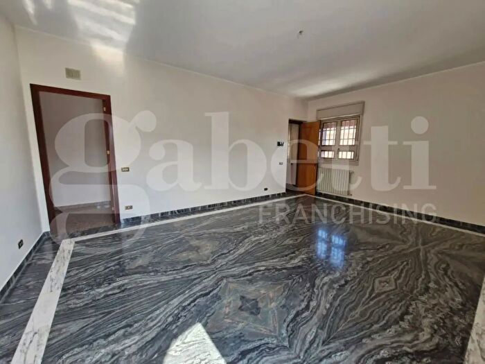 Appartamento quadrilocale in affitto in Via Circonvallazione, Palermo