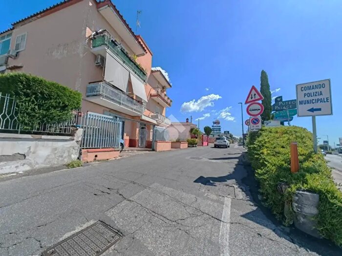 Appartamento trilocale in vendita in Traversa I Via Luciano, Pozzuoli