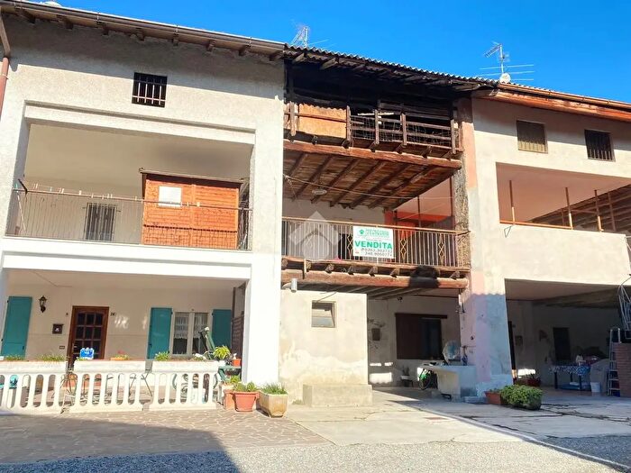 Casa quadrilocale in vendita in Via S Bernardo, Castel Rozzone