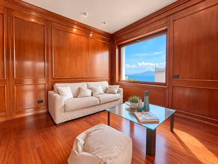 Appartamento con 5 locali in vendita in Via Posillipo, Napoli