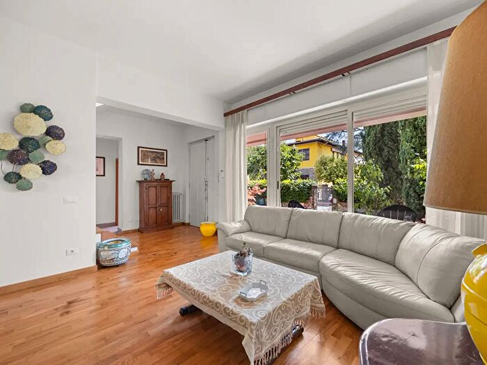 Casa con 9 locali in vendita in Firenze