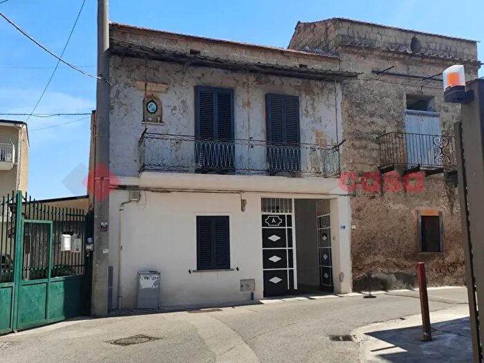 Casa quadrilocale in vendita in Cesa