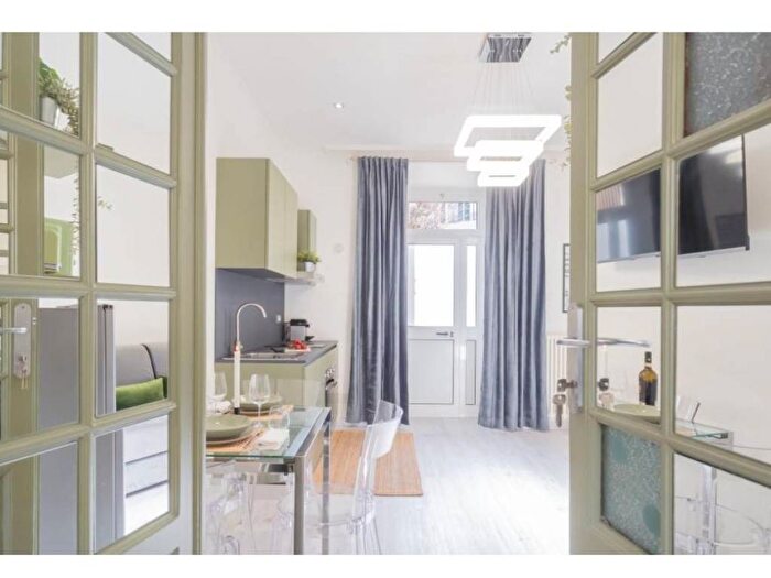 Appartamento bilocale in affitto in Via Aprile, Cernobbio