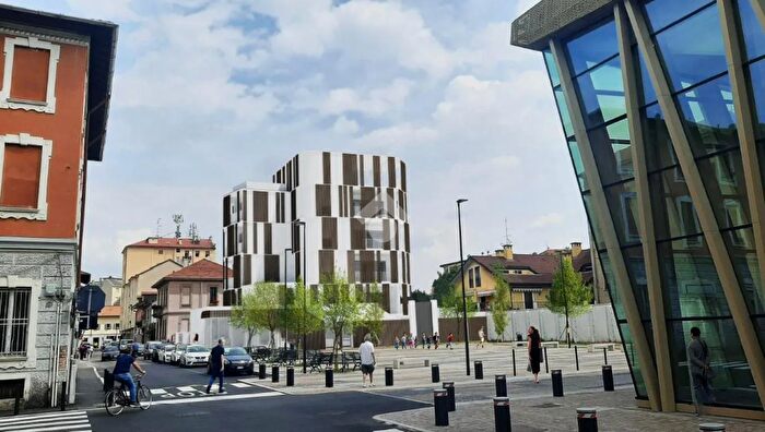 Appartamento quadrilocale in vendita in Via Castelli Fiorenza, Rho