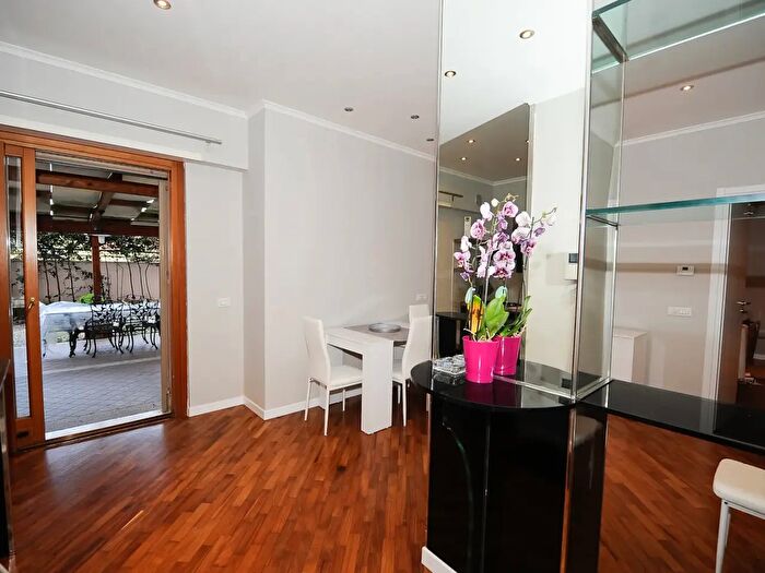 Appartamento trilocale in vendita in Via Francesco Menzio, Roma