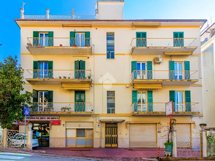 Appartamento quadrilocale in vendita in Via San Camillo De Lellis, Chieti