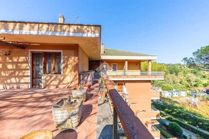 Appartamento con 6 locali in vendita in Via di Valle Aurelia, Roma