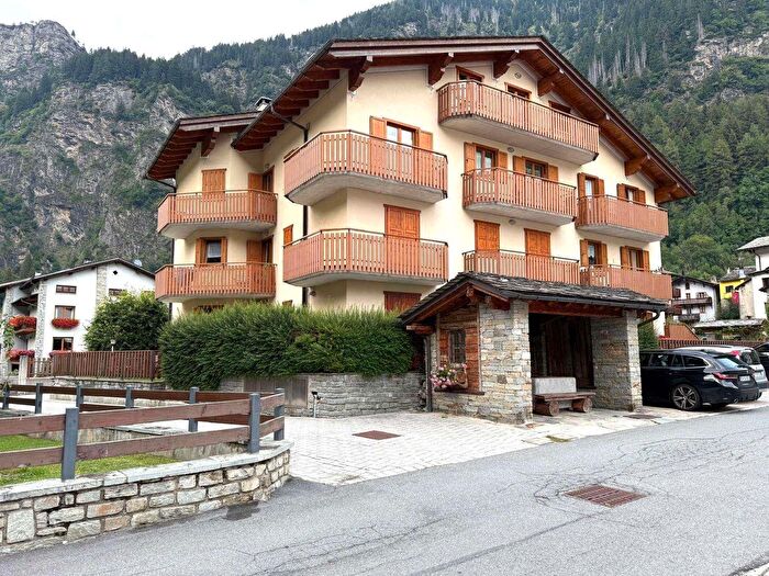 Appartamento bilocale in vendita in Via Iseli, Campodolcino