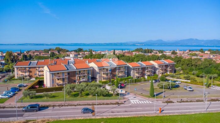 Appartamento quadrilocale in vendita in Via Europa Unita, Bardolino