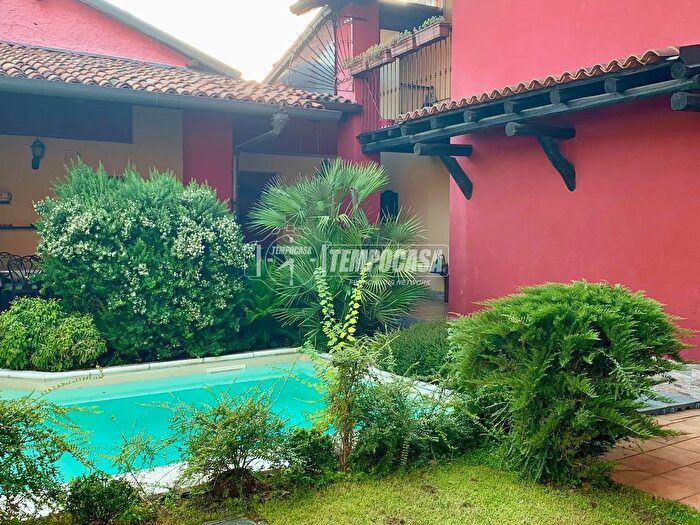 Casa con 6 locali in vendita in Via Vimercati, Milano