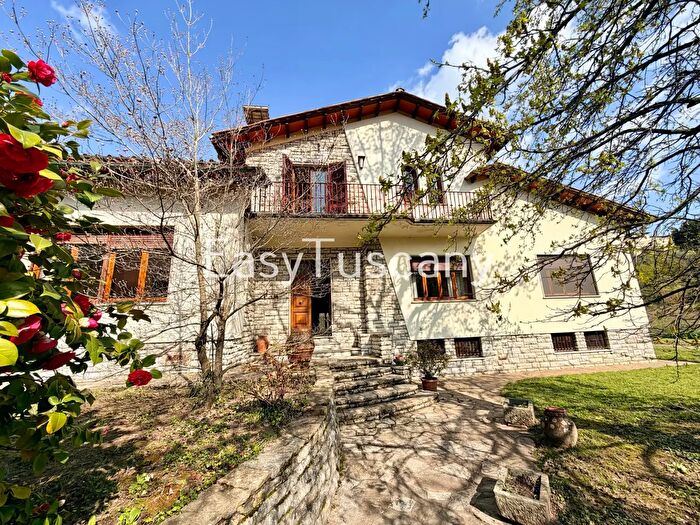 Casa con 16 locali in vendita in Piazza Domenico Martini c, Borgo A Mozzano