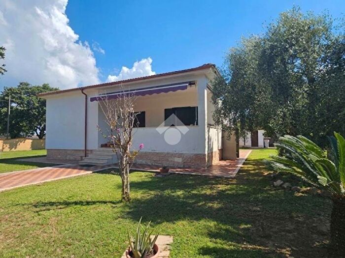 Casa trilocale in vendita in Strada Valmontorio, Lido di Foce Verde, Latina