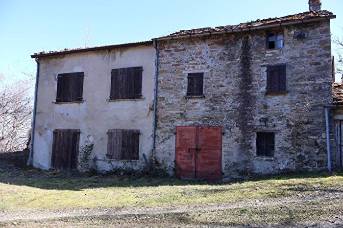Casa quadrilocale in vendita in Bettola