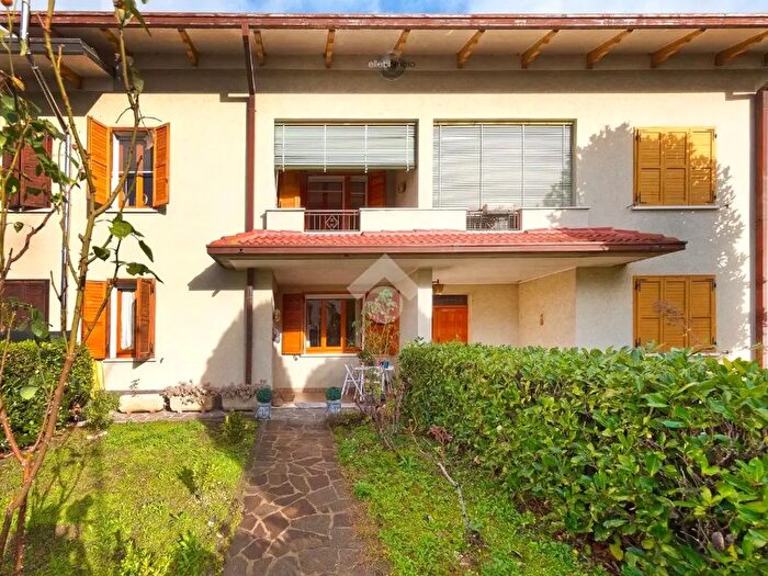 Casa con 5 locali in vendita in Via Alcide Cervi, Luzzara