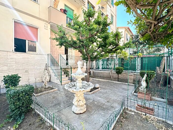 Appartamento trilocale in vendita in Via Federico Confalonieri, Foggia